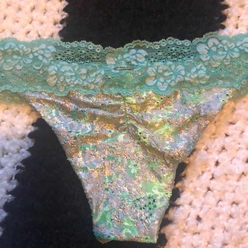 Beach Bunny Bikini - Picture 4 of 4